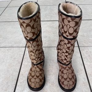 Women’s boots size 7